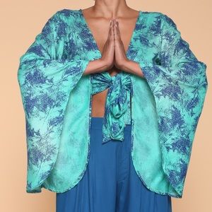 Boho-inspired  style top Wide dolman sleeves